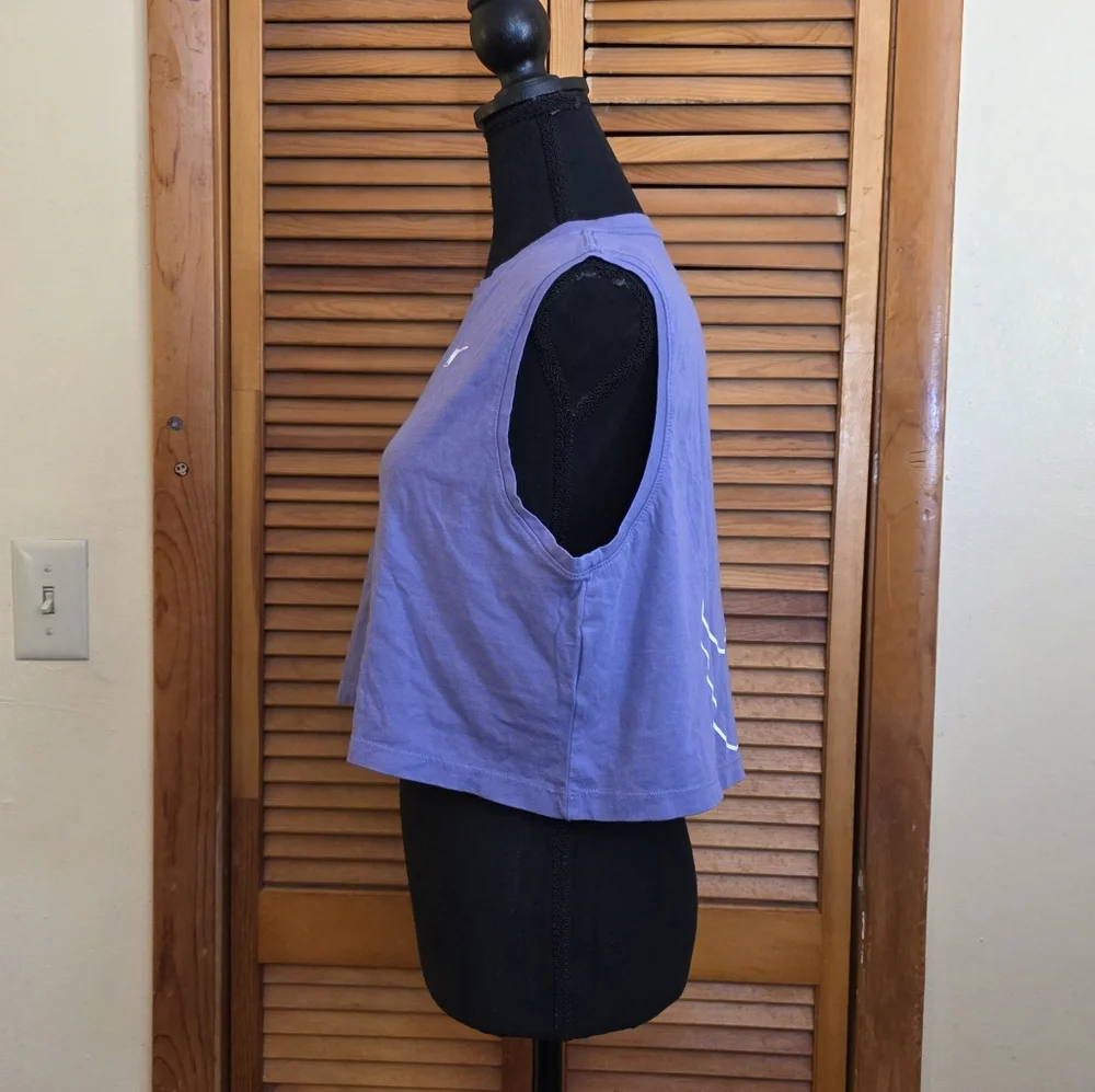 EUC Nike Women's Lavender Crop Top Tee Size Medium - Picture 4 of 4